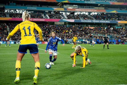 Stina Blackstenius of Sweden, Yui Hasegawa of Japan and