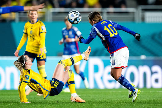 Kosovare Asllani of Sweden and Fuka Nagano of Japan