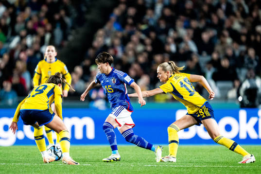 Aoba Fujino of Japan and Fridolina Rolfö of Sweden
