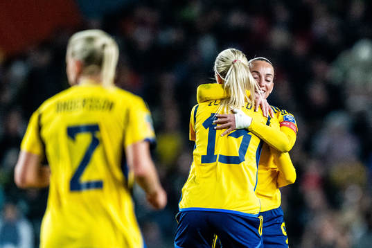 Amanda Ilestedt of Sweden celebrates with Kosovare Asllani