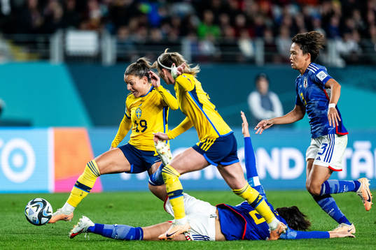 Johanna Rytting Kaneryd and Kosovare Asllani of Sweden