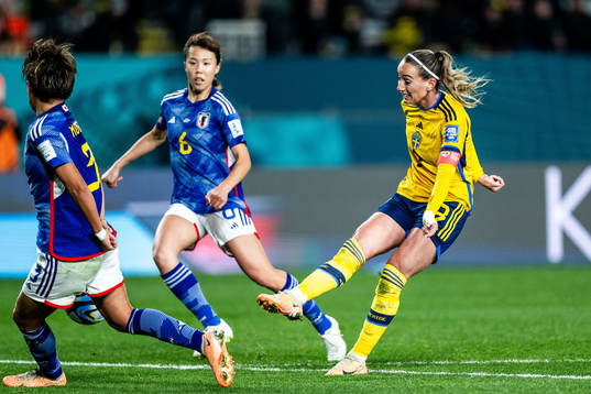 Moeka Minami and Hina Sugita of Japan against Kosovare