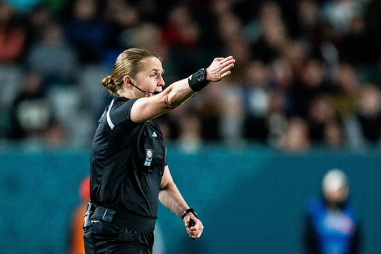 Referee Esther Staubli