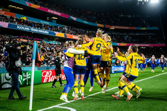 Players of Sweden celebrates