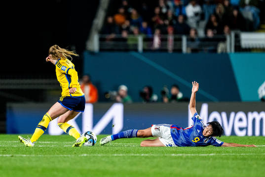 Elin Rubensson of Sweden and Riko Ueki of Japan