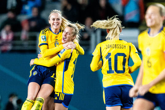 Amanda Ilestedt and Nathalie Björn of Sweden celebrates