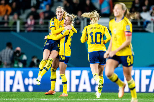 Amanda Ilestedt and Nathalie Björn of Sweden celebrates