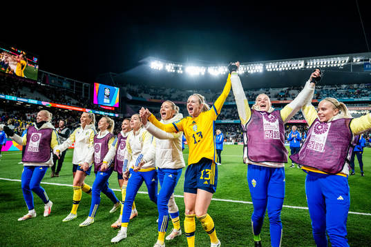 Fridolina Rolfö, Amanda Ilestedt, goalkeeper Tove Enblom
