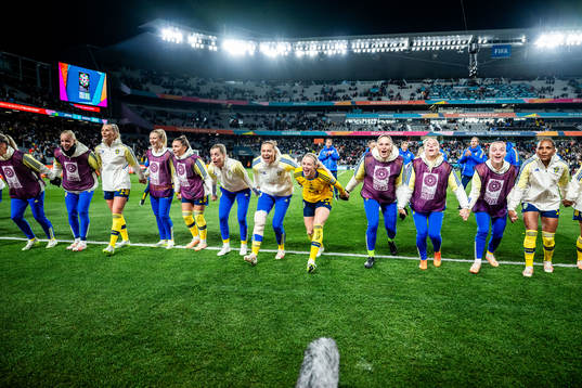 Players of Sweden celebrates
