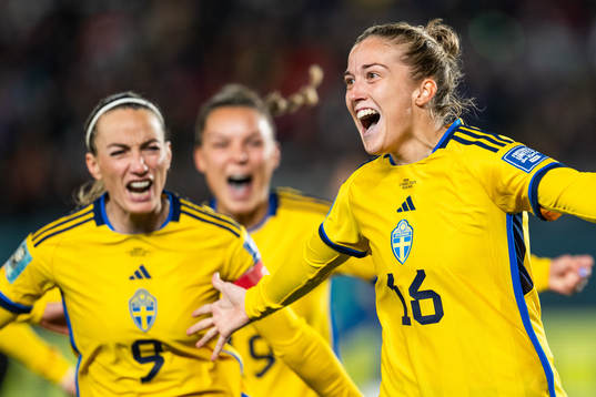 Kosovare Asllani and Johanna Rytting Kaneryd of Sweden