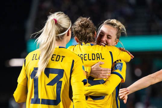 Filippa Angeldahl celebrates with Nathalie Björn of Sweden