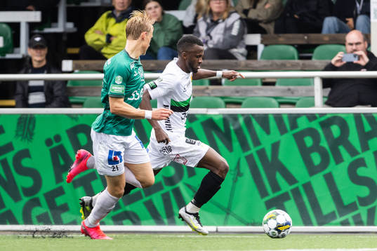 Brages Henry Sletsjøe och GAIS Richard Emeka Friday