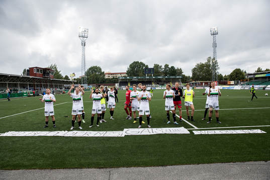 GAIS spelarna jublar