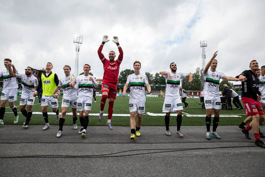 GAIS spelarna jublar