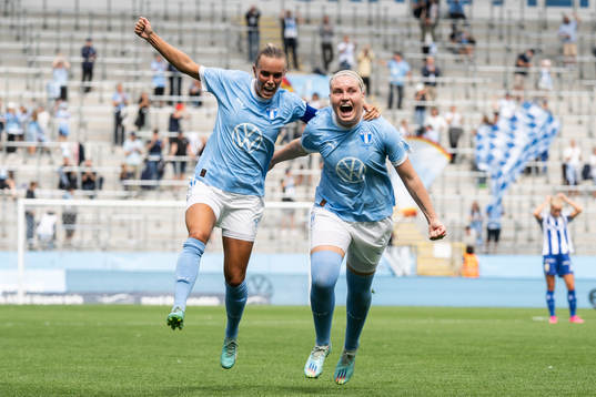 Malmö FFs Elin Björklund och Rebecka Holm jublar
