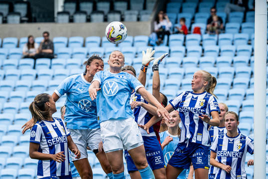 Malmö FFs Anna Welin och Madeleine Hejde oroar framför
