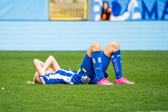 En spelare från IFK Göteborg deppar
