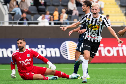 Utsiktens Elias Hadaya deppar och Landskronas Emil Lindman