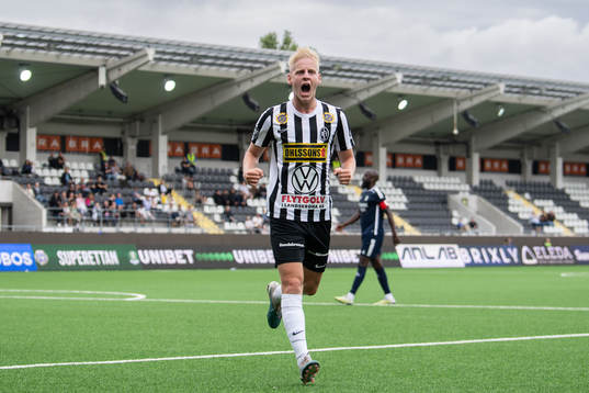 Landskronas Emil Lindman jublar