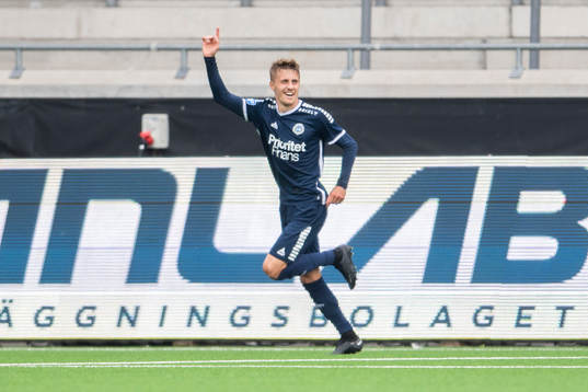 Utsiktens Erik Westermark jublar