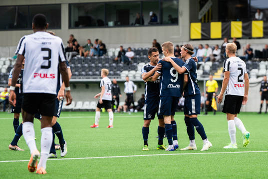 Utsiktens Lucas Hedlund jublar med lagkamrater