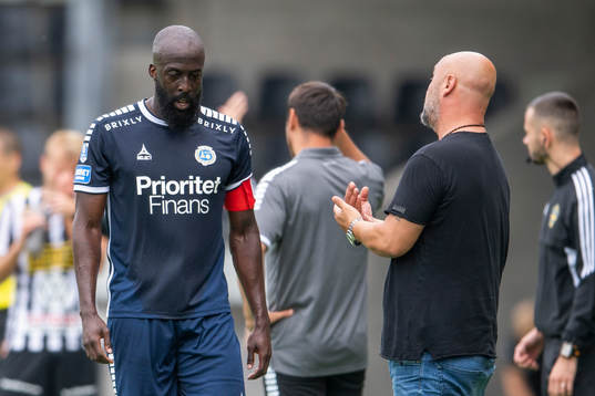 Utsiktens Ronald Mukiibi och Utsiktens manager Bosko Orovic