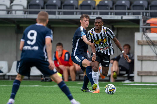 Utsiktens Albin Skoglund och Landskronas Ousmane Diawara