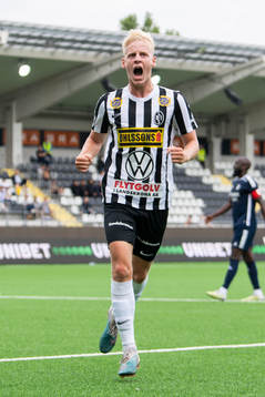 Landskronas Emil Lindman jublar