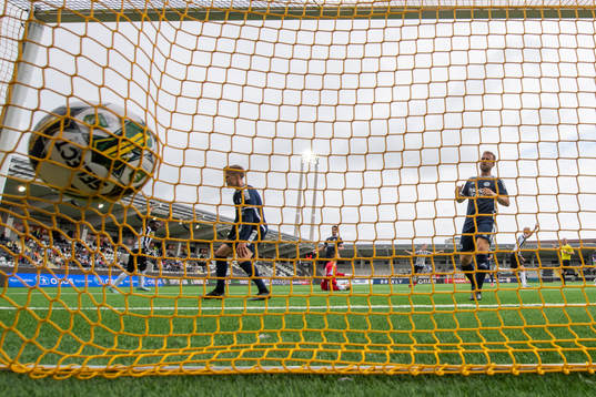 Landskronas Emil Lindman gör 1-1