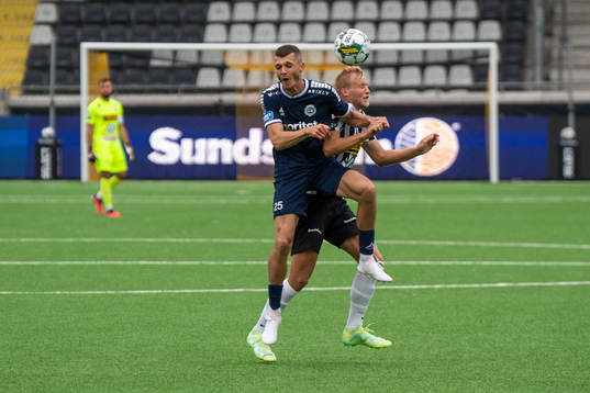 Utsiktens Yoann Fellrath och Landskronas Johan Rapp