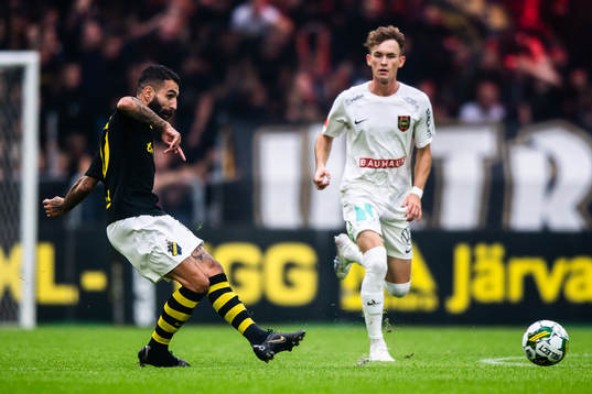 AIKs Jimmy Durmaz  och Brommapojkarnas Alexander Johansson