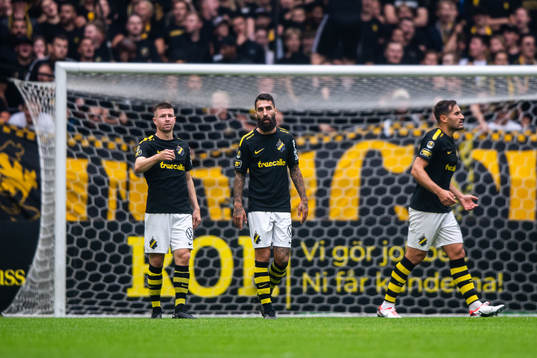 AIKs Mads Døhr Thychosen och Jimmy Durmaz  deppar