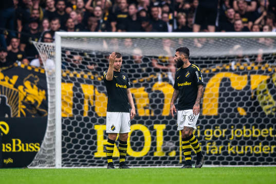 AIKs Mads Døhr Thychosen och Jimmy Durmaz  deppar