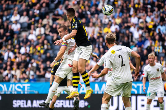 Brommapojkarnas Amadeus Sögaard och AIKs Dino Besirovic
