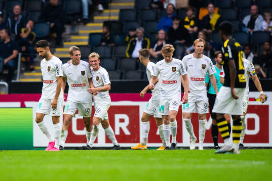 Brommapojkarnas spelare jublar