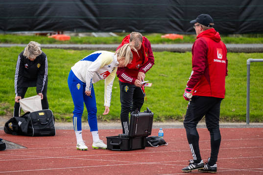 Linda Sembrant takes a GPS next to performance manager