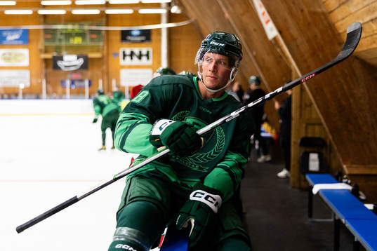 Färjestads Mattias Göransson innan ishockeymatchen i