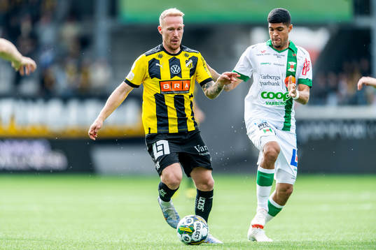 Häckens Mikkel Rygaard Jensen och Varbergs Luke Le Roux