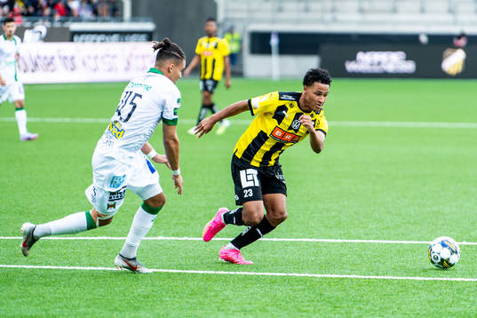 Varbergs Maxime Anne Marie Sainte och Häckens Momodou