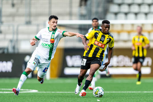 Varbergs Dion Krasniqi och Häckens Abdulrazaq Ishaq