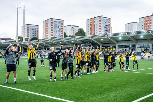 Häckens spelare jublar
