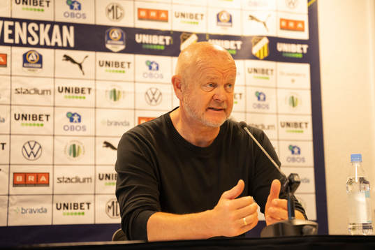 Häckens tränare Per-Mathias Høgmo på presskonferensen