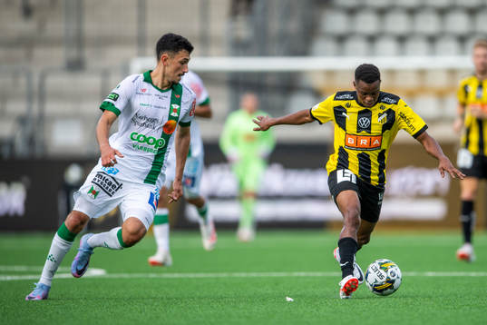 Varbergs Dion Krasniqi och Häckens Abdulrazaq Ishaq