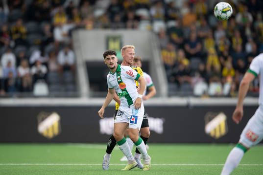 Varbergs Ismet Lushaku och Häckens Mikkel Rygaard Jensen