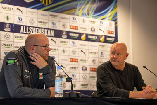 Varbergs tränare Martin Skogman och Häckens tränare