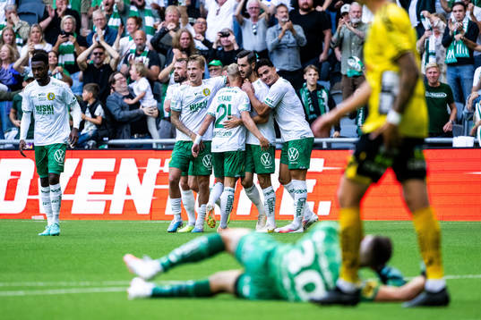 Hammarbys spelare jublar