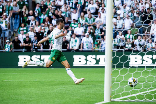 Hammarbys Adi Nalic jublar