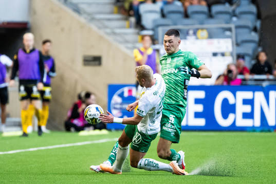 Hammarbys Simon Strand och Elfsborgs målvakt Hakon