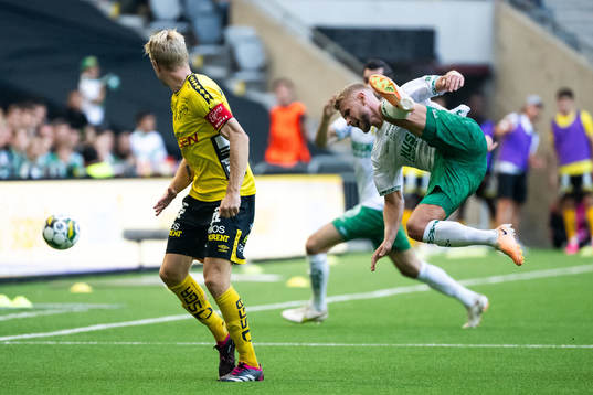 Elfsborgs Johan Larsson och Hammarbys Simon Strand