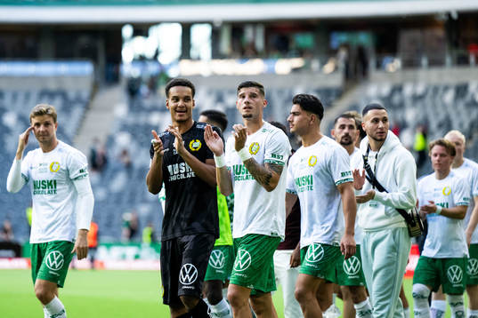 Hammarbys målvakt Oliver Dovin jublar